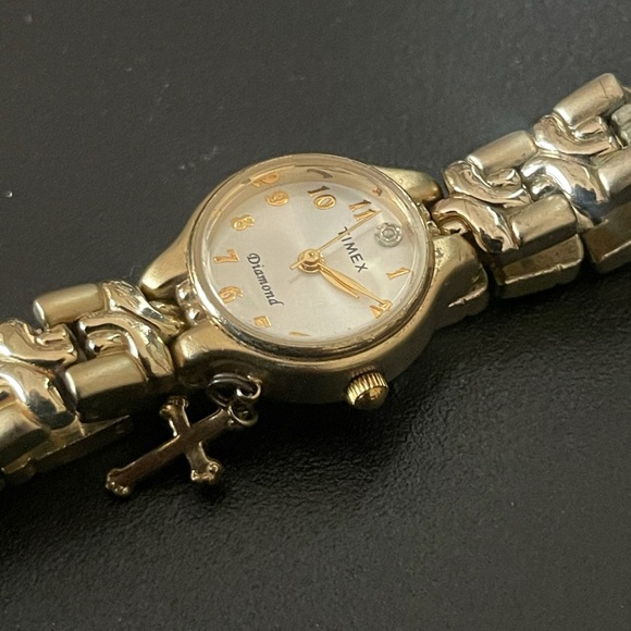 Womens Vintage Diamond TIMEX watch w/Cross charm - Picture 4 of 6